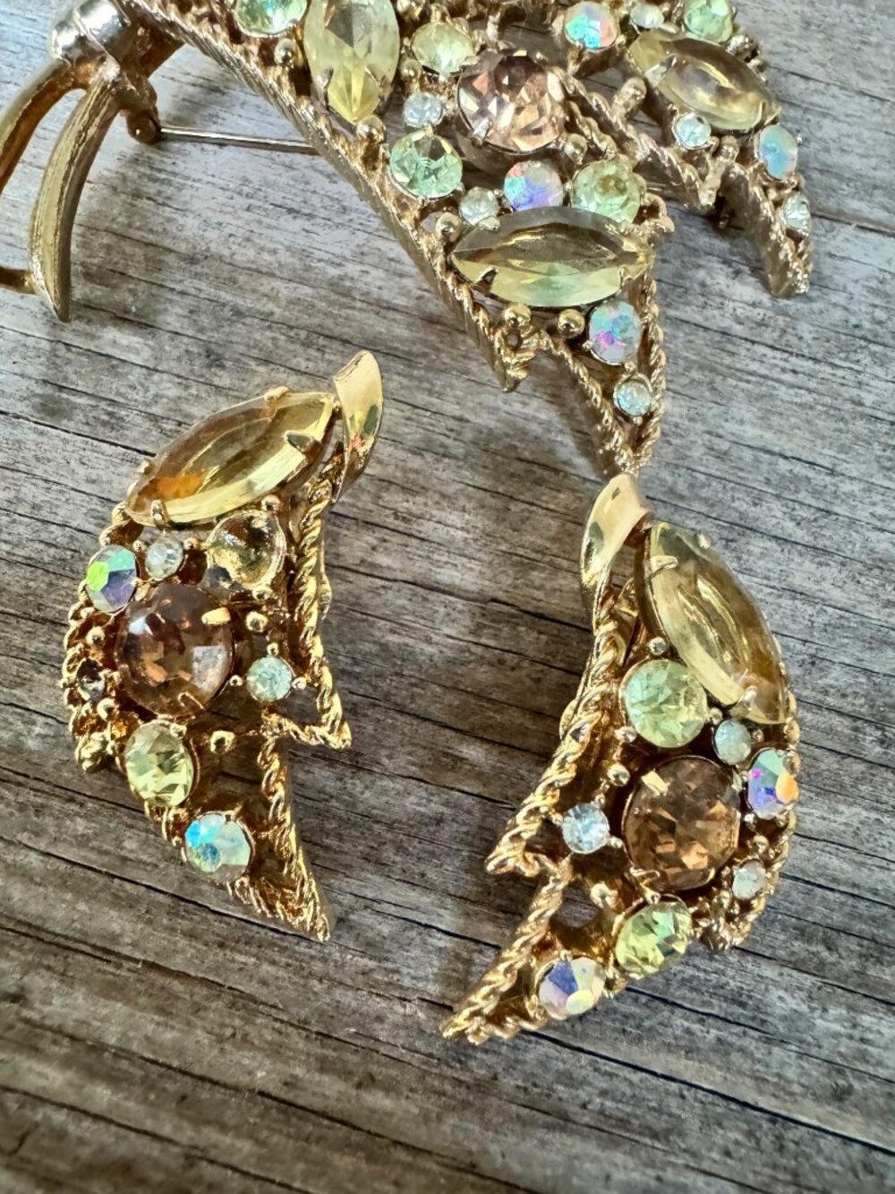 Emmons Rhinestone Lily Flower Brooch Earrings Demi Parure Set Yellow Taupe AB - Picture 9 of 10